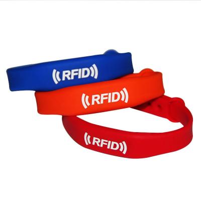 Customized Design 13.56MHz Waterproof RFID Washable adjustable Smart Bracelet RFID Silicone Wristband